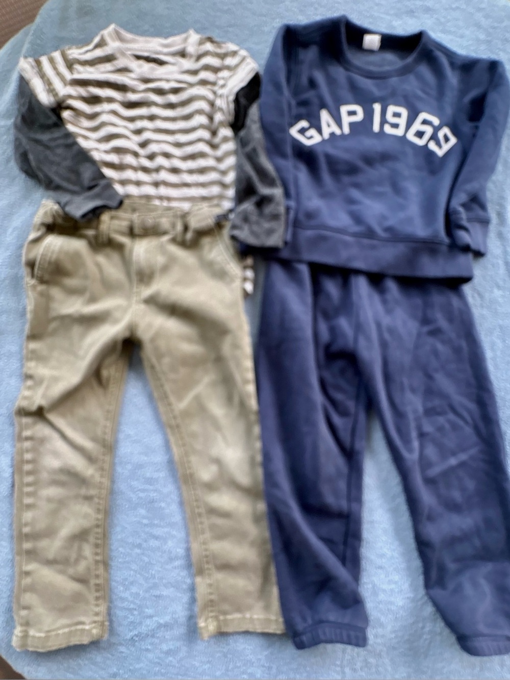 GAP 1969 & Volcom Boys 4T Outfit Bundle Sweatshirt Joggers Pants Shirt